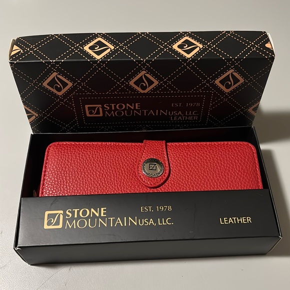 NWT Stone Mountain Ludlow SLG Red Pebble Leather Wallet - Picture 1 of 7
